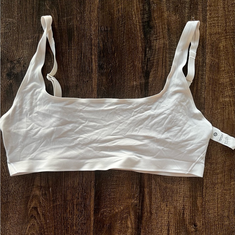 Lululemon Wundermost Ultra Soft Nulu scoop neck bralette size 8 White